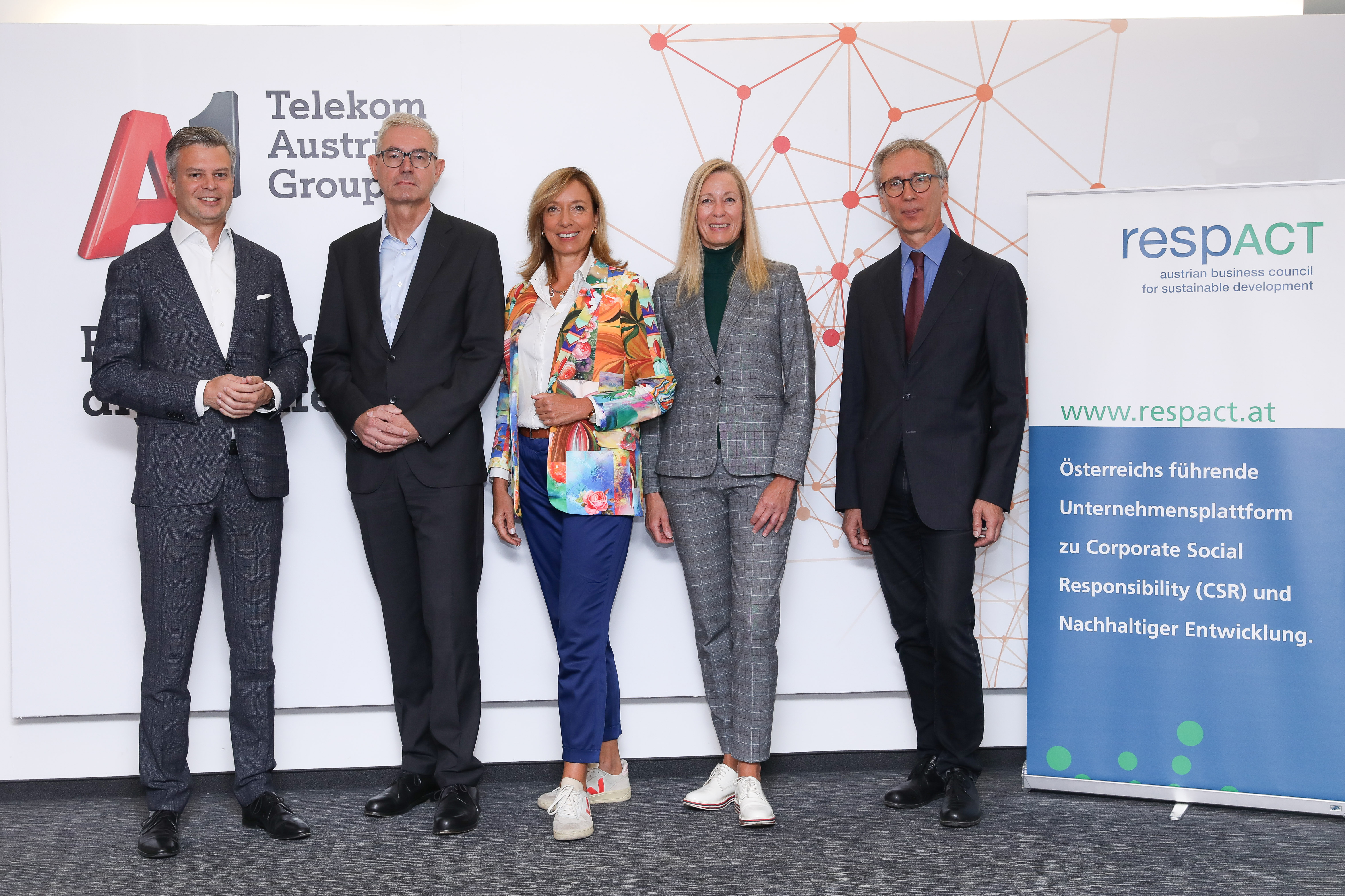v. l. n. r.: Thomas Arnoldner (CEO A1 Group), Peter Giffinger (CEO Saint Gobain), Ladeja Godina Košir (Founder and Executive Director of Circular Change), Karin Huber-Heim (Executive Director des Circular Economy Forum Austria) und Andreas Tschulik  